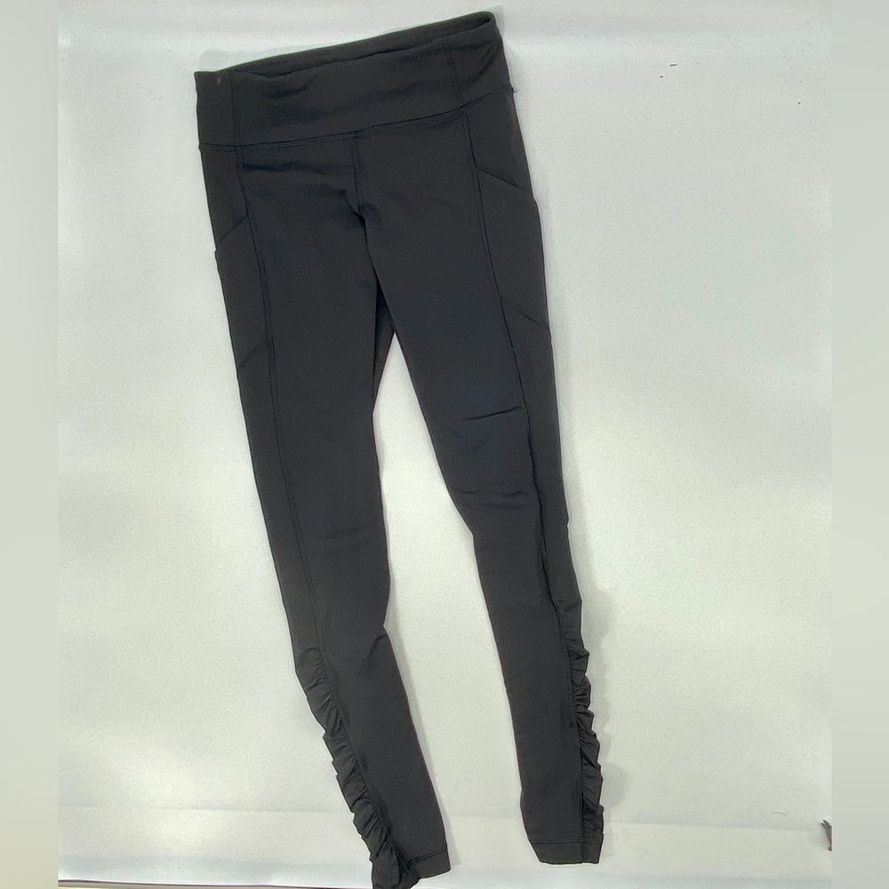 LULULEMON BLACK LONG TOGA GYM LEGGING PANTS ROUGED BOTTOM POCKETS LADIES 6
